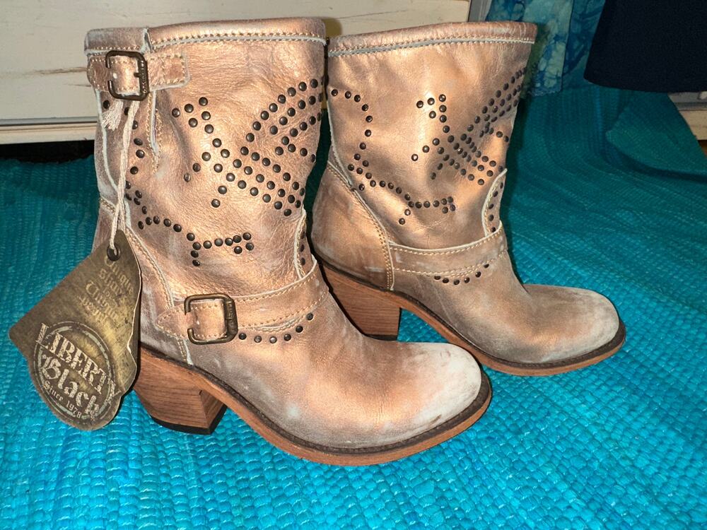 NWT LIBERTY BLACK BURNISHED GOLD BRONZE STUDDED BUCKLED LEATHER BOOTS 8